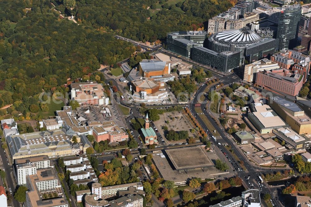 Berlin from the bird's eye view: Museum building ensemble Neue Nationalgalerie with St. Matthew Church in Berlin