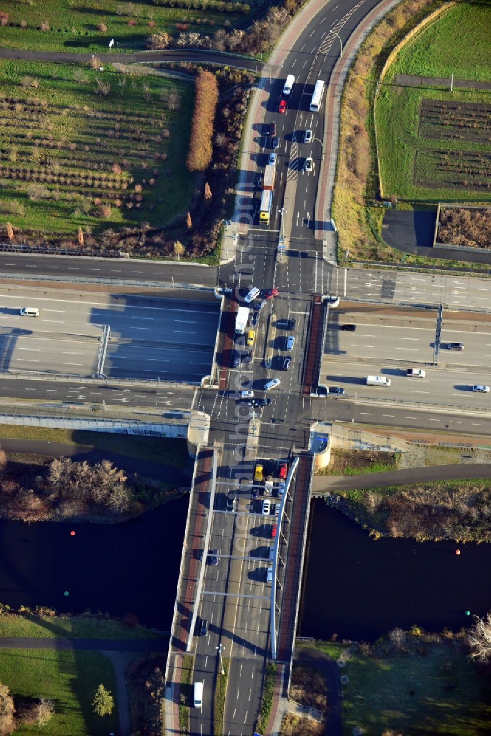 Aerial photograph Berlin OT Britz - View of the Neue Spaethbruecke in the district of Britz in Berlin