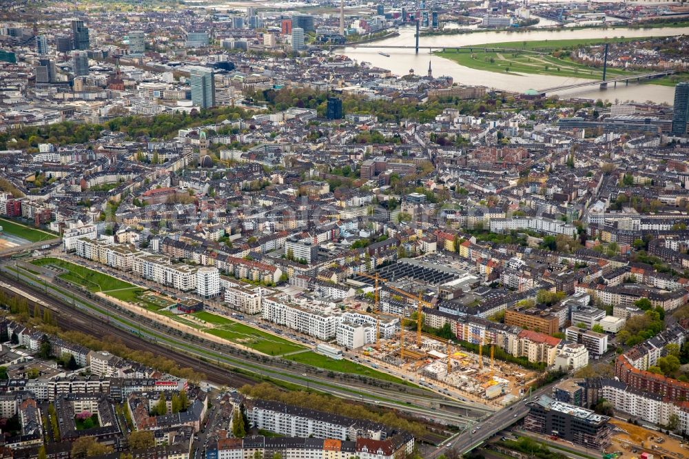 Aerial image Düsseldorf - New City Quarters and Le Quartier Central in Duesseldorf in the state of North Rhine-Westphalia. The former railway and commercial area is being redeveloped and new residential buildings and parks are being created along Toulouser Allee