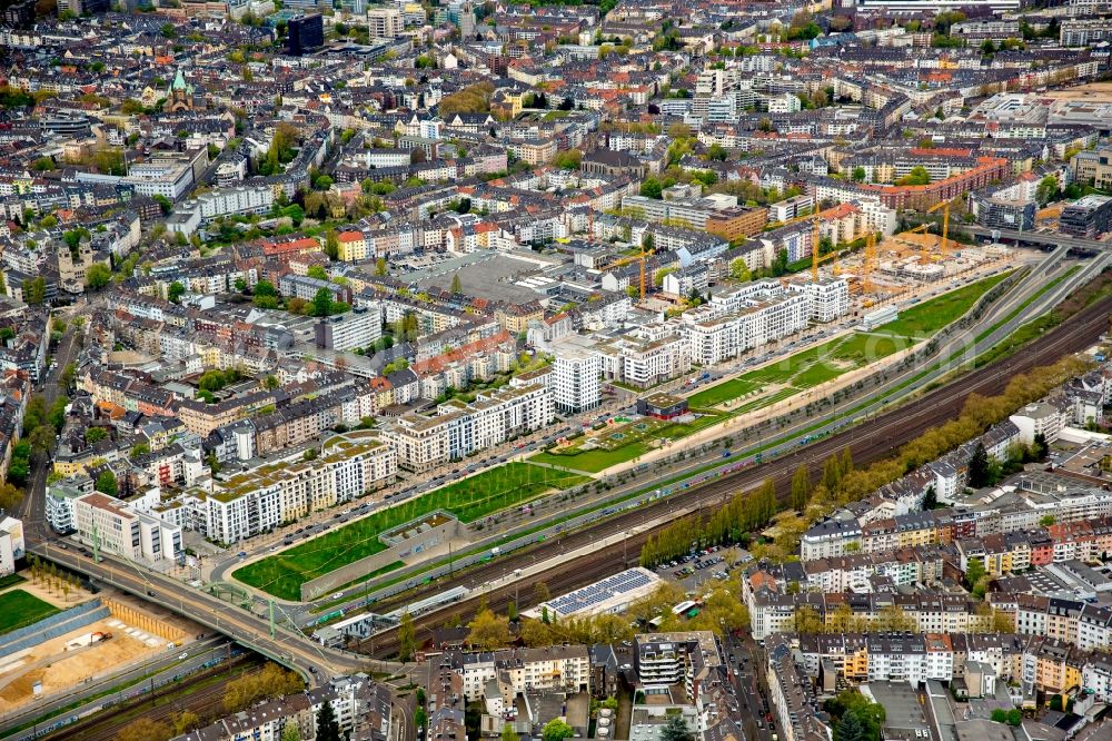 Düsseldorf from above - New City Quarters and Le Quartier Central in Duesseldorf in the state of North Rhine-Westphalia. The former railway and commercial area is being redeveloped and new residential buildings and parks are being created along Toulouser Allee