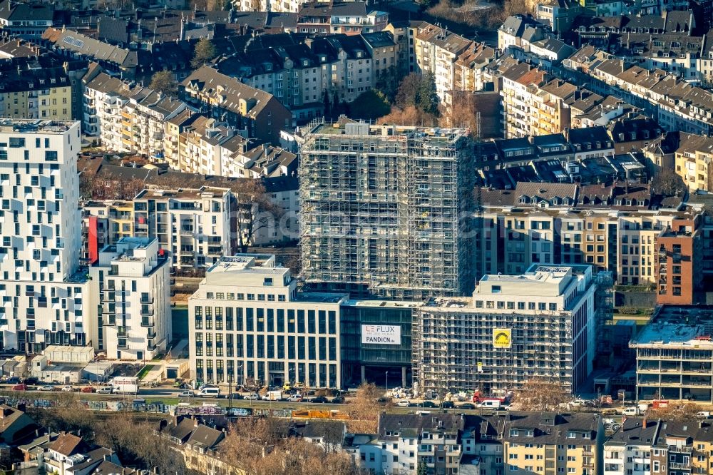 Aerial image Düsseldorf - New City Quarters and Le Quartier Central in Duesseldorf in the state of North Rhine-Westphalia. The former railway and commercial area is being redeveloped and new residential buildings and parks are being created along Toulouser Allee