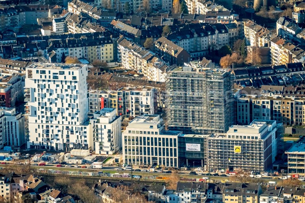 Aerial photograph Düsseldorf - New City Quarters and Le Quartier Central in Duesseldorf in the state of North Rhine-Westphalia. The former railway and commercial area is being redeveloped and new residential buildings and parks are being created along Toulouser Allee