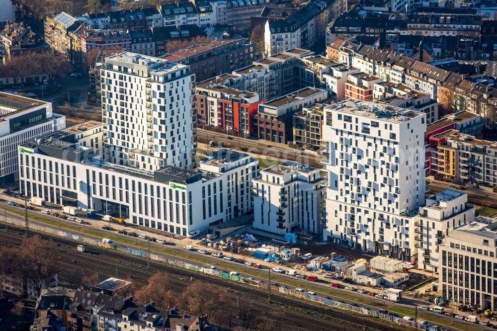 Aerial image Düsseldorf - New City Quarters and Le Quartier Central in Duesseldorf in the state of North Rhine-Westphalia. The former railway and commercial area is being redeveloped and new residential buildings and parks are being created along Toulouser Allee