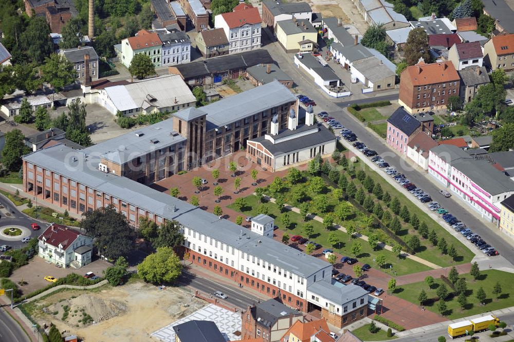 Aerial image Guben - Blick auf das Neue Stadtzentrum Promenade am Dreieck in Guben an der Neiße. Das Gelände der ehemaligen Hutfabrik C. G. Wilke soll den neuen Stadtkern Gubens bilden. Hier befinden sich das Rathaus, ein Multifunktionssaal für Veranstaltungen, Konferenzen und Messen, die Stadtbibliothek, die Musikschule und das Stadt- und Industriemuseum. View of the New Town Center Promenade am Dreieck in Guben on the Neisse River. The site of the former hat factory CG Wilke was planned as the new center of Guben. Here are the town hall, a multi-purpose hall for meetings, conferences and fairs, the city library, the Music School and the Urban and Industrial museum.