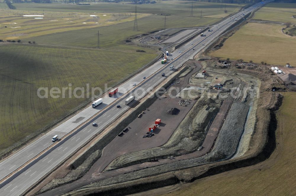 Großenlupnitz from the bird's eye view: Blick auf den neuen E40 / A4 - Autobahnverlauf in Thüringen nach der teilweisen Verkehrsfreigabe. Durchgeführt werden die im Zuge dieses Projektes notwendigen Arbeiten unter an derem von EUROVIA Verkehrsbau Union sowie der Niederlassungen Abbruch und Erdbau, Betonstraßenbau, Ingenieurbau und TECO Schallschutz der EUROVIA Beton sowie der DEGES. View of the new A4 motorway course E40 / A4 near großenlupnitz in thuringia.