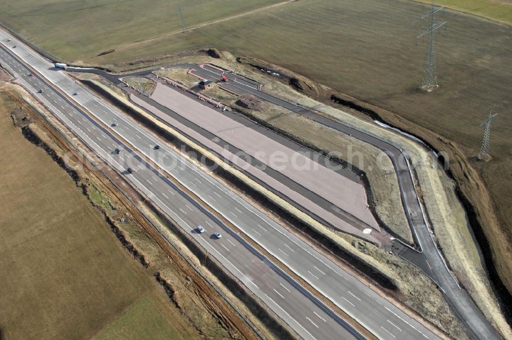 Großenlupnitz from above - Blick auf den neuen E40 / A4 - Autobahnverlauf in Thüringen nach der teilweisen Verkehrsfreigabe. Durchgeführt werden die im Zuge dieses Projektes notwendigen Arbeiten unter an derem von EUROVIA Verkehrsbau Union sowie der Niederlassungen Abbruch und Erdbau, Betonstraßenbau, Ingenieurbau und TECO Schallschutz der EUROVIA Beton sowie der DEGES. View of the new A4 motorway course E40 / A4 near großenlupnitz in thuringia.