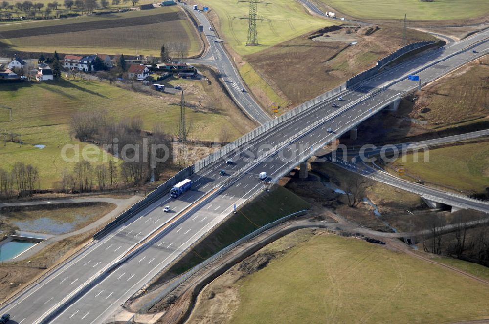 Großenlupnitz from above - Blick auf den neuen E40 / A4 - Autobahnverlauf in Thüringen nach der teilweisen Verkehrsfreigabe. Durchgeführt werden die im Zuge dieses Projektes notwendigen Arbeiten unter an derem von EUROVIA Verkehrsbau Union sowie der Niederlassungen Abbruch und Erdbau, Betonstraßenbau, Ingenieurbau und TECO Schallschutz der EUROVIA Beton sowie der DEGES. View of the new A4 motorway course E40 / A4 near großenlupnitz in thuringia.