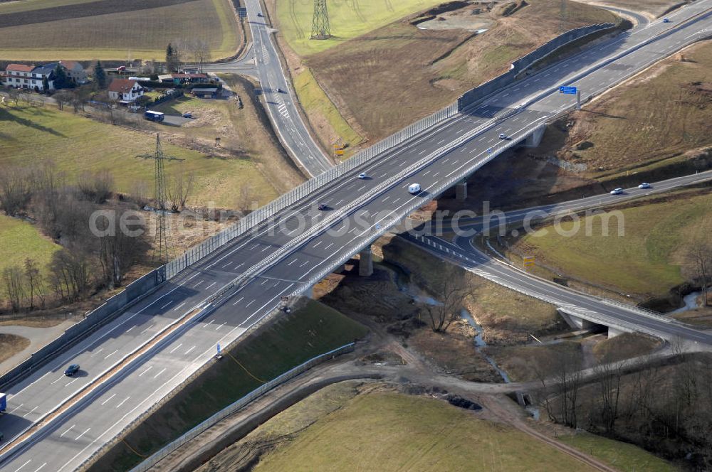 Großenlupnitz from the bird's eye view: Blick auf den neuen E40 / A4 - Autobahnverlauf in Thüringen nach der teilweisen Verkehrsfreigabe. Durchgeführt werden die im Zuge dieses Projektes notwendigen Arbeiten unter an derem von EUROVIA Verkehrsbau Union sowie der Niederlassungen Abbruch und Erdbau, Betonstraßenbau, Ingenieurbau und TECO Schallschutz der EUROVIA Beton sowie der DEGES. View of the new A4 motorway course E40 / A4 near großenlupnitz in thuringia.