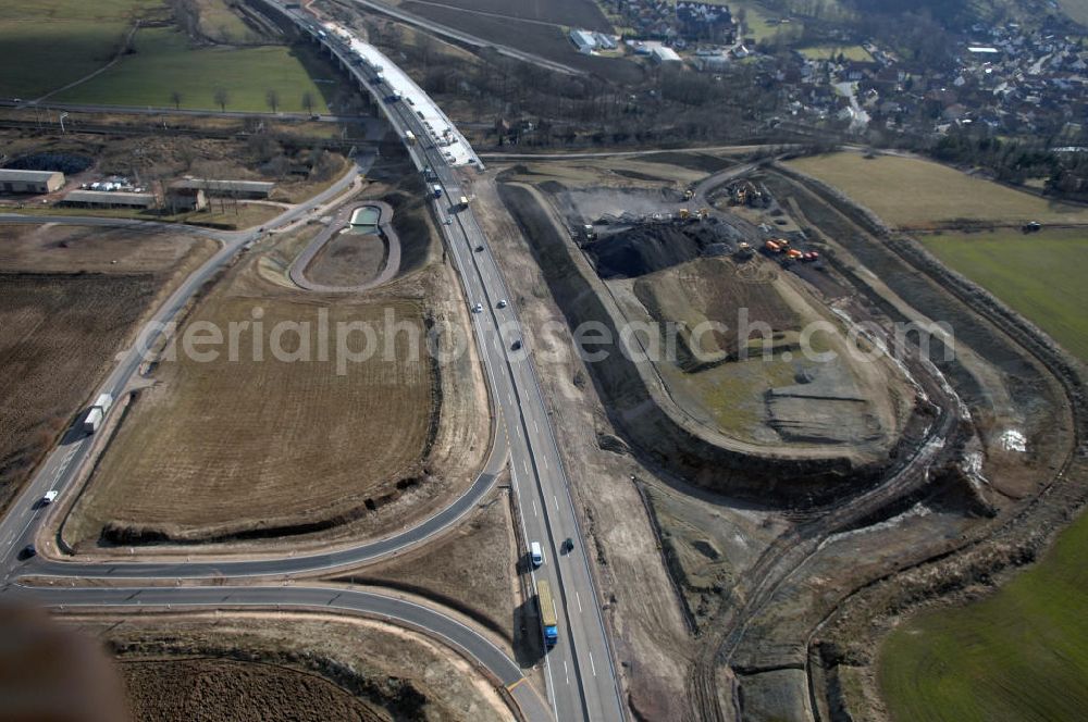 Hastrungsfeld from the bird's eye view: Blick auf den neuen E40 / A4 - Autobahnverlauf in Thüringen nach der teilweisen Verkehrsfreigabe. Durchgeführt werden die im Zuge dieses Projektes notwendigen Arbeiten unter an derem von EUROVIA Verkehrsbau Union sowie der Niederlassungen Abbruch und Erdbau, Betonstraßenbau, Ingenieurbau und TECO Schallschutz der EUROVIA Beton sowie der DEGES. View of the new A4 motorway course E40 / A4 in thuringia.