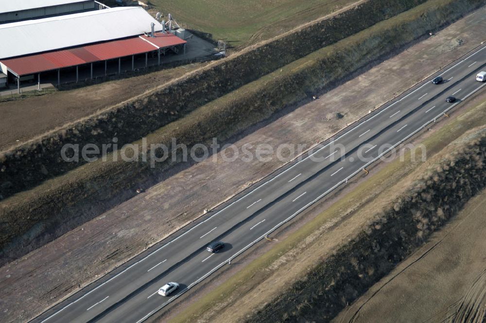 Aerial image Hastrungsfeld - Blick auf den neuen E40 / A4 - Autobahnverlauf in Thüringen nach der teilweisen Verkehrsfreigabe. Durchgeführt werden die im Zuge dieses Projektes notwendigen Arbeiten unter an derem von EUROVIA Verkehrsbau Union sowie der Niederlassungen Abbruch und Erdbau, Betonstraßenbau, Ingenieurbau und TECO Schallschutz der EUROVIA Beton sowie der DEGES. View of the new A4 motorway course E40 / A4 in thuringia.