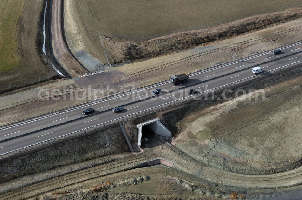 Hastrungsfeld from the bird's eye view: Blick auf den neuen E40 / A4 - Autobahnverlauf in Thüringen nach der teilweisen Verkehrsfreigabe. Durchgeführt werden die im Zuge dieses Projektes notwendigen Arbeiten unter an derem von EUROVIA Verkehrsbau Union sowie der Niederlassungen Abbruch und Erdbau, Betonstraßenbau, Ingenieurbau und TECO Schallschutz der EUROVIA Beton sowie der DEGES. View of the new A4 motorway course E40 / A4 in thuringia.