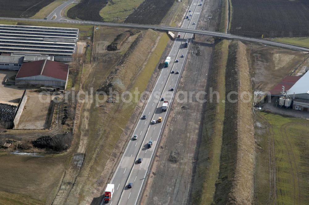 Aerial photograph Hastrungsfeld - Blick auf den neuen E40 / A4 - Autobahnverlauf in Thüringen nach der teilweisen Verkehrsfreigabe. Durchgeführt werden die im Zuge dieses Projektes notwendigen Arbeiten unter an derem von EUROVIA Verkehrsbau Union sowie der Niederlassungen Abbruch und Erdbau, Betonstraßenbau, Ingenieurbau und TECO Schallschutz der EUROVIA Beton sowie der DEGES. View of the new A4 motorway course E40 / A4 in thuringia.