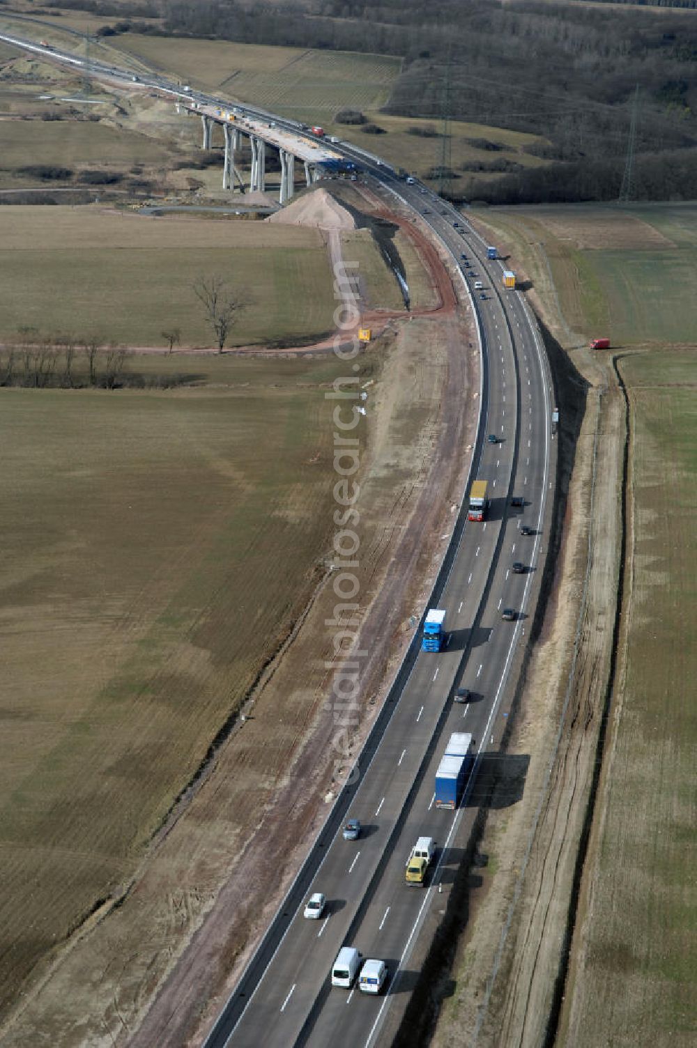 Aerial image Hastrungsfeld - Blick auf den neuen E40 / A4 - Autobahnverlauf in Thüringen nach der teilweisen Verkehrsfreigabe. Durchgeführt werden die im Zuge dieses Projektes notwendigen Arbeiten unter an derem von EUROVIA Verkehrsbau Union sowie der Niederlassungen Abbruch und Erdbau, Betonstraßenbau, Ingenieurbau und TECO Schallschutz der EUROVIA Beton sowie der DEGES. View of the new A4 motorway course E40 / A4 in thuringia.