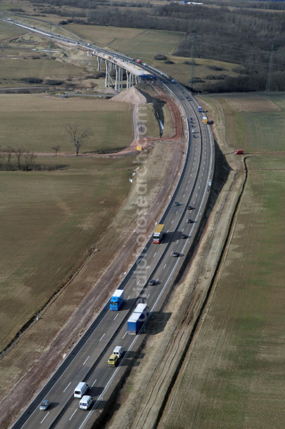 Aerial photograph Hastrungsfeld - Blick auf den neuen E40 / A4 - Autobahnverlauf in Thüringen nach der teilweisen Verkehrsfreigabe. Durchgeführt werden die im Zuge dieses Projektes notwendigen Arbeiten unter an derem von EUROVIA Verkehrsbau Union sowie der Niederlassungen Abbruch und Erdbau, Betonstraßenbau, Ingenieurbau und TECO Schallschutz der EUROVIA Beton sowie der DEGES. View of the new A4 motorway course E40 / A4 in thuringia.