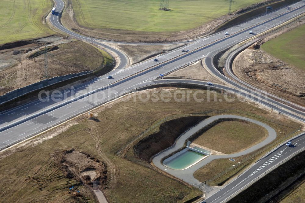 Hötzelsroda from above - Blick auf den neuen E40 / A4 - Autobahnverlauf in Thüringen nach der teilweisen Verkehrsfreigabe. Durchgeführt werden die im Zuge dieses Projektes notwendigen Arbeiten unter an derem von EUROVIA Verkehrsbau Union sowie der Niederlassungen Abbruch und Erdbau, Betonstraßenbau, Ingenieurbau und TECO Schallschutz der EUROVIA Beton sowie der DEGES. View of the new A4 motorway course E40 / A4 near Hötzelsroda in thuringia