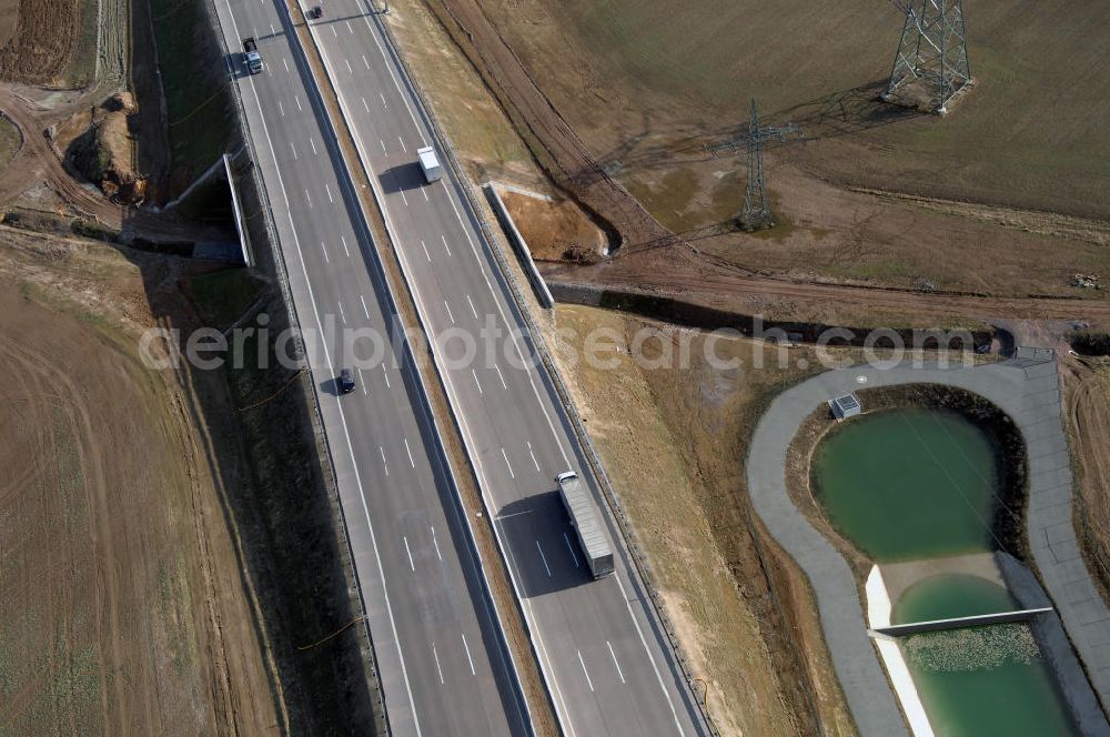 Hötzelsroda from the bird's eye view: Blick auf den neuen E40 / A4 - Autobahnverlauf in Thüringen nach der teilweisen Verkehrsfreigabe. Durchgeführt werden die im Zuge dieses Projektes notwendigen Arbeiten unter an derem von EUROVIA Verkehrsbau Union sowie der Niederlassungen Abbruch und Erdbau, Betonstraßenbau, Ingenieurbau und TECO Schallschutz der EUROVIA Beton sowie der DEGES. View of the new A4 motorway course E40 / A4 near Hötzelsroda in thuringia