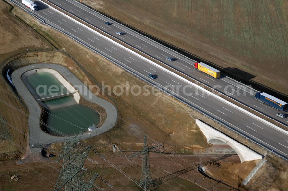 Hötzelsroda from above - Blick auf den neuen E40 / A4 - Autobahnverlauf in Thüringen nach der teilweisen Verkehrsfreigabe. Durchgeführt werden die im Zuge dieses Projektes notwendigen Arbeiten unter an derem von EUROVIA Verkehrsbau Union sowie der Niederlassungen Abbruch und Erdbau, Betonstraßenbau, Ingenieurbau und TECO Schallschutz der EUROVIA Beton sowie der DEGES. View of the new A4 motorway course E40 / A4 near Hötzelsroda in thuringia