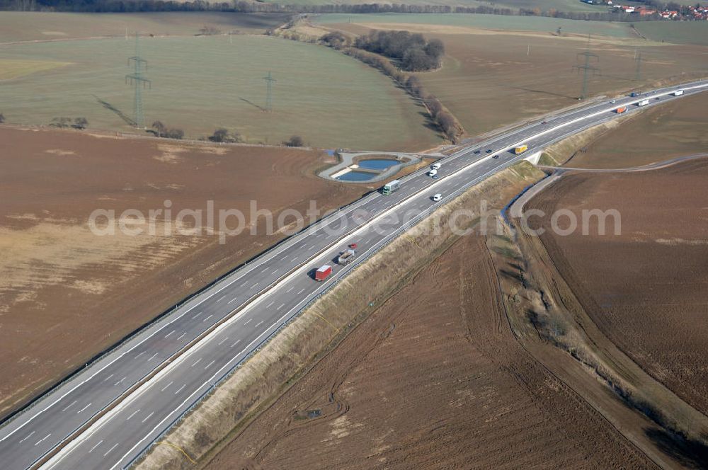 Aerial photograph Hötzelsroda - Blick auf den neuen E40 / A4 - Autobahnverlauf in Thüringen nach der teilweisen Verkehrsfreigabe. Durchgeführt werden die im Zuge dieses Projektes notwendigen Arbeiten unter an derem von EUROVIA Verkehrsbau Union sowie der Niederlassungen Abbruch und Erdbau, Betonstraßenbau, Ingenieurbau und TECO Schallschutz der EUROVIA Beton sowie der DEGES. View of the new A4 motorway course E40 / A4 near Hötzelsroda in thuringia