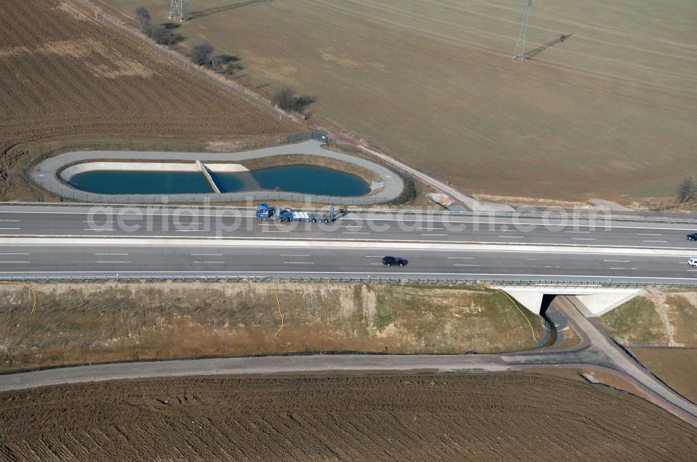 Hötzelsroda from the bird's eye view: Blick auf den neuen E40 / A4 - Autobahnverlauf in Thüringen nach der teilweisen Verkehrsfreigabe. Durchgeführt werden die im Zuge dieses Projektes notwendigen Arbeiten unter an derem von EUROVIA Verkehrsbau Union sowie der Niederlassungen Abbruch und Erdbau, Betonstraßenbau, Ingenieurbau und TECO Schallschutz der EUROVIA Beton sowie der DEGES. View of the new A4 motorway course E40 / A4 near Hötzelsroda in thuringia