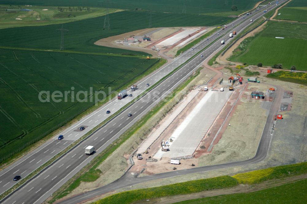 Hötzelsroda from the bird's eye view: Blick auf den neuen E40 / A4 - Autobahnverlauf in Thüringen nach der Verkehrsfreigabe. Durchgeführt werden die im Zuge dieses Projektes notwendigen Arbeiten unter an derem von EUROVIA Verkehrsbau Union sowie der Niederlassungen Abbruch und Erdbau, Betonstraßenbau, Ingenieurbau und TECO Schallschutz der EUROVIA Beton sowie der DEGES. View of the new A4 motorway course E40 / A4 near Hötzelsroda in thuringia