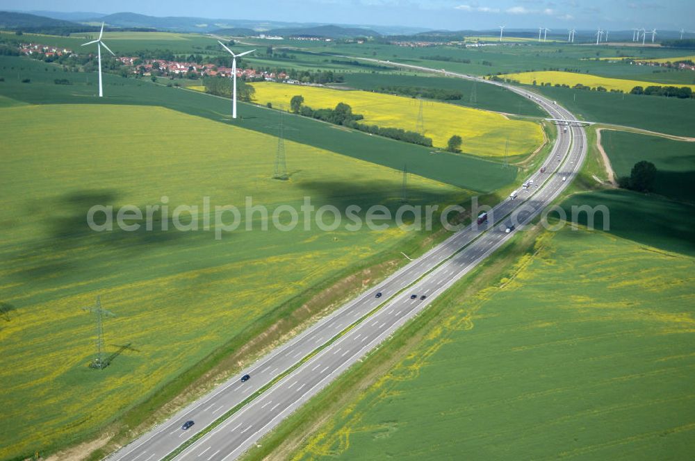 Aerial image Hötzelsroda - Blick auf den neuen E40 / A4 - Autobahnverlauf in Thüringen nach der Verkehrsfreigabe. Durchgeführt werden die im Zuge dieses Projektes notwendigen Arbeiten unter an derem von EUROVIA Verkehrsbau Union sowie der Niederlassungen Abbruch und Erdbau, Betonstraßenbau, Ingenieurbau und TECO Schallschutz der EUROVIA Beton sowie der DEGES. View of the new A4 motorway course E40 / A4 near Hötzelsroda in thuringia