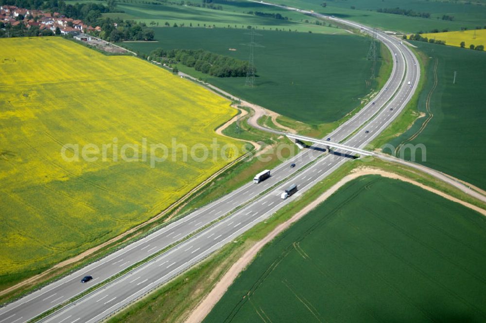 Hötzelsroda from above - Blick auf den neuen E40 / A4 - Autobahnverlauf in Thüringen nach der Verkehrsfreigabe. Durchgeführt werden die im Zuge dieses Projektes notwendigen Arbeiten unter an derem von EUROVIA Verkehrsbau Union sowie der Niederlassungen Abbruch und Erdbau, Betonstraßenbau, Ingenieurbau und TECO Schallschutz der EUROVIA Beton sowie der DEGES. View of the new A4 motorway course E40 / A4 near Hötzelsroda in thuringia