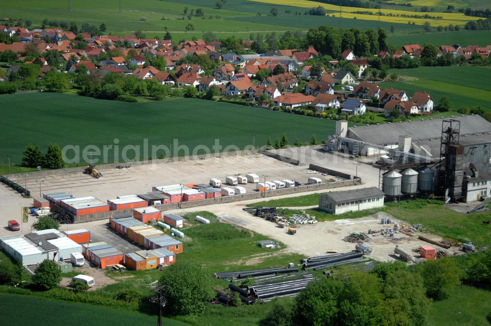 Aerial photograph Hötzelsroda - Blick auf den neuen E40 / A4 - Autobahnverlauf in Thüringen nach der Verkehrsfreigabe. Durchgeführt werden die im Zuge dieses Projektes notwendigen Arbeiten unter an derem von EUROVIA Verkehrsbau Union sowie der Niederlassungen Abbruch und Erdbau, Betonstraßenbau, Ingenieurbau und TECO Schallschutz der EUROVIA Beton sowie der DEGES. View of the new A4 motorway course E40 / A4 near Hötzelsroda in thuringia