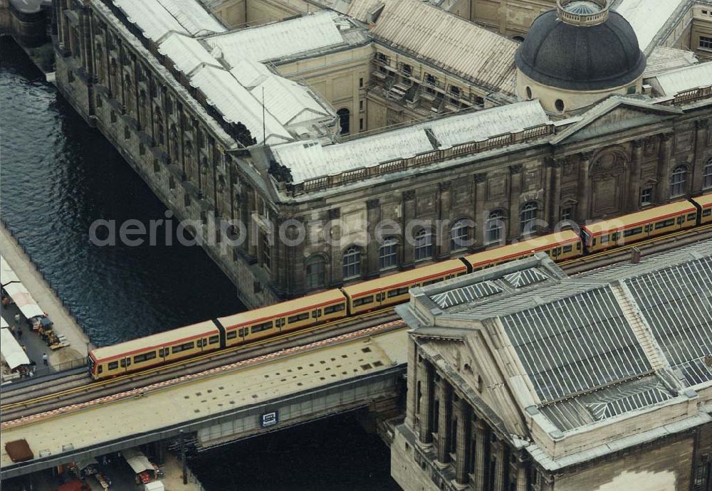 Aerial image Berlin - Neuer S-Bahnzug der Baureihe 481 (DWA-AG) im Berliner Stadtzentrum 18.09.1997