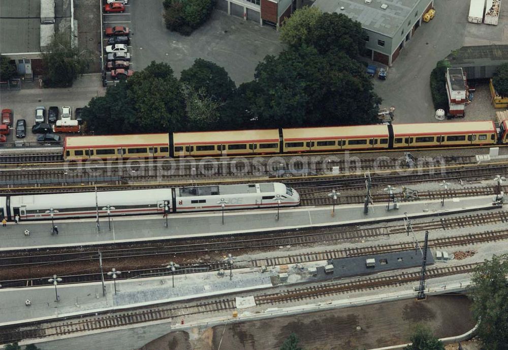 Berlin from above - Neuer S-Bahnzug der Baureihe 481 (DWA-AG) im Berliner Stadtzentrum 18.09.1997