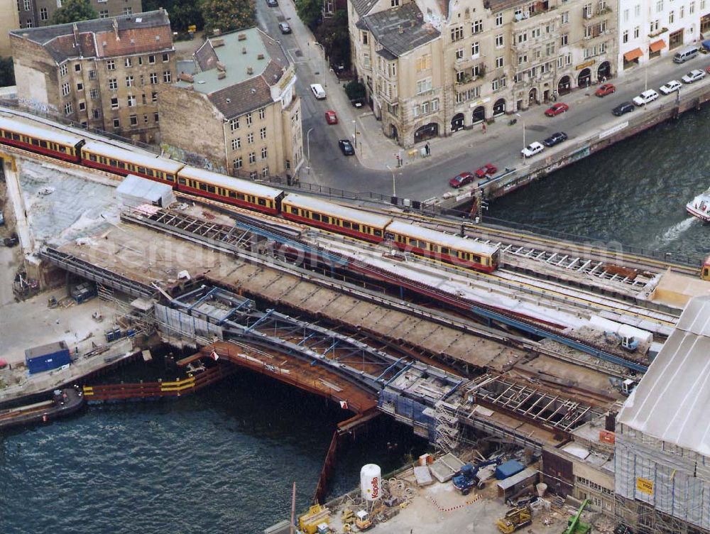 Aerial photograph Berlin - Neuer S-Bahnzug der Baureihe 481 (DWA-AG) im Berliner Stadtzentrum 18.09.1997