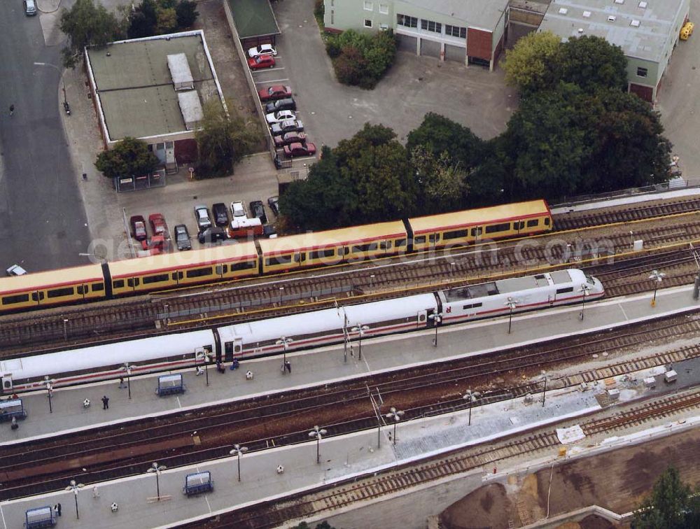 Berlin from the bird's eye view: Neuer S-Bahnzug der Baureihe 481 (DWA-AG) im Berliner Stadtzentrum 18.09.1997