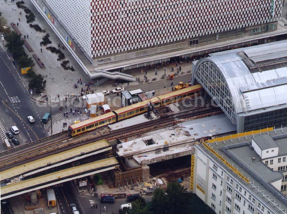 Aerial photograph Berlin - Neuer S-Bahnzug der Baureihe 481 (DWA-AG) im Berliner Stadtzentrum 18.09.1997