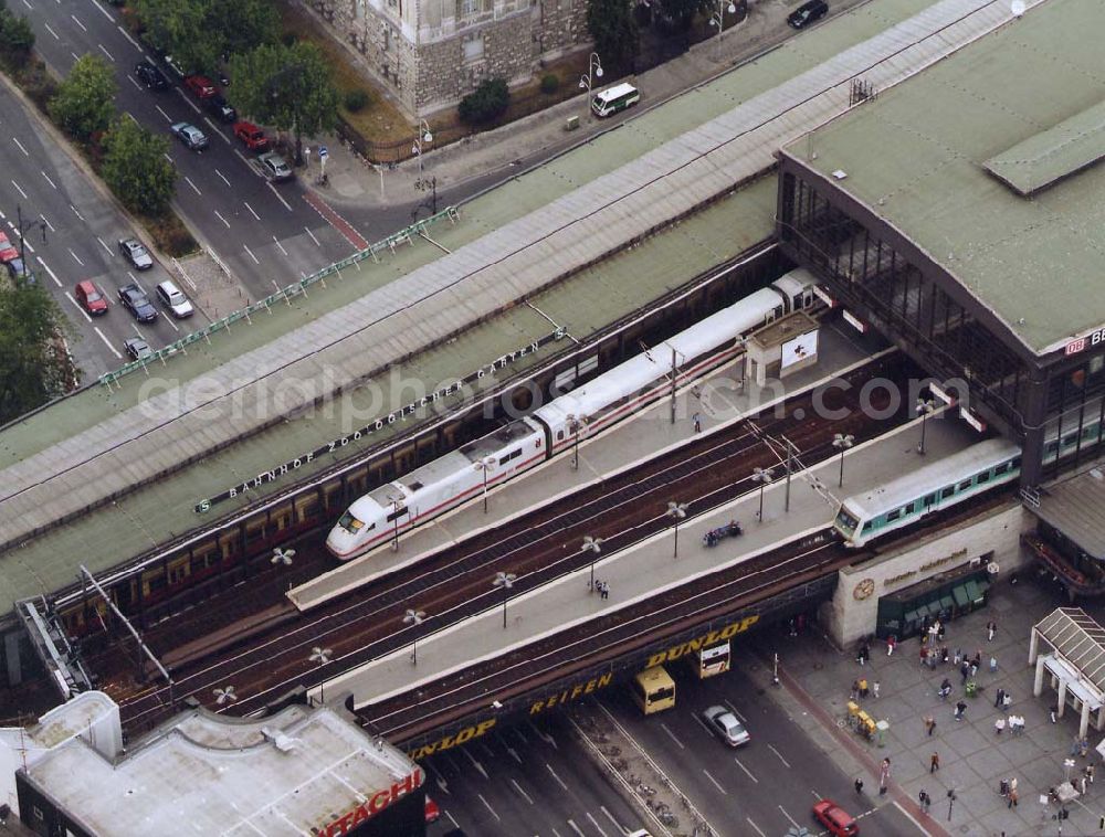 Berlin from above - Neuer S-Bahnzug der Baureihe 481 (DWA-AG) im Berliner Stadtzentrum 18.09.1997