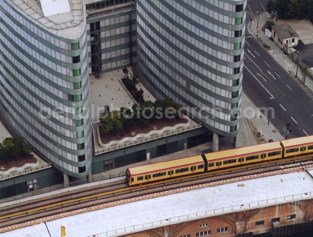 Aerial image Berlin - Neuer S-Bahnzug der Baureihe 481 (DWA-AG) im Berliner Stadtzentrum 18.09.1997