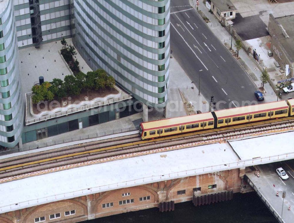 Aerial photograph Berlin - Neuer S-Bahnzug der Baureihe 481 (DWA-AG) im Berliner Stadtzentrum 18.09.1997