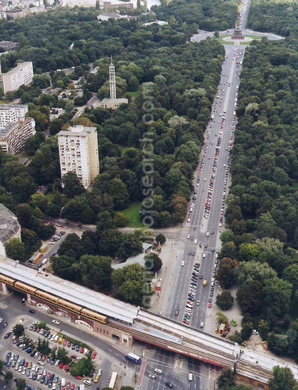 Berlin from the bird's eye view: Neuer S-Bahnzug der Baureihe 481 (DWA-AG) im Berliner Stadtzentrum 18.09.1997