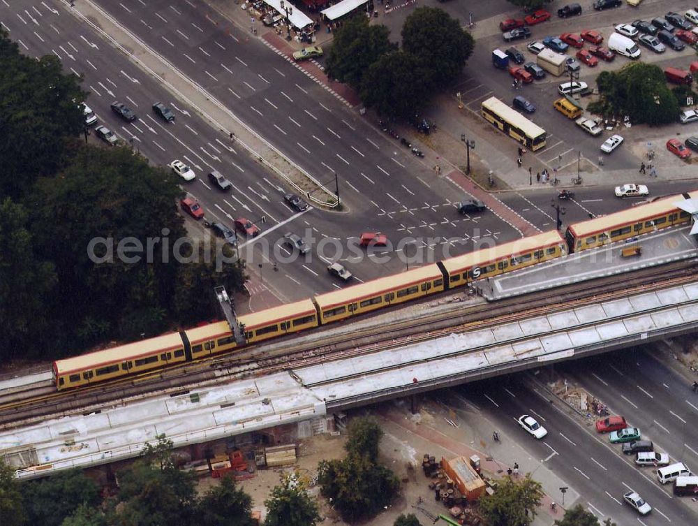 Aerial photograph Berlin - Neuer S-Bahnzug der Baureihe 481 (DWA-AG) im Berliner Stadtzentrum 18.09.1997