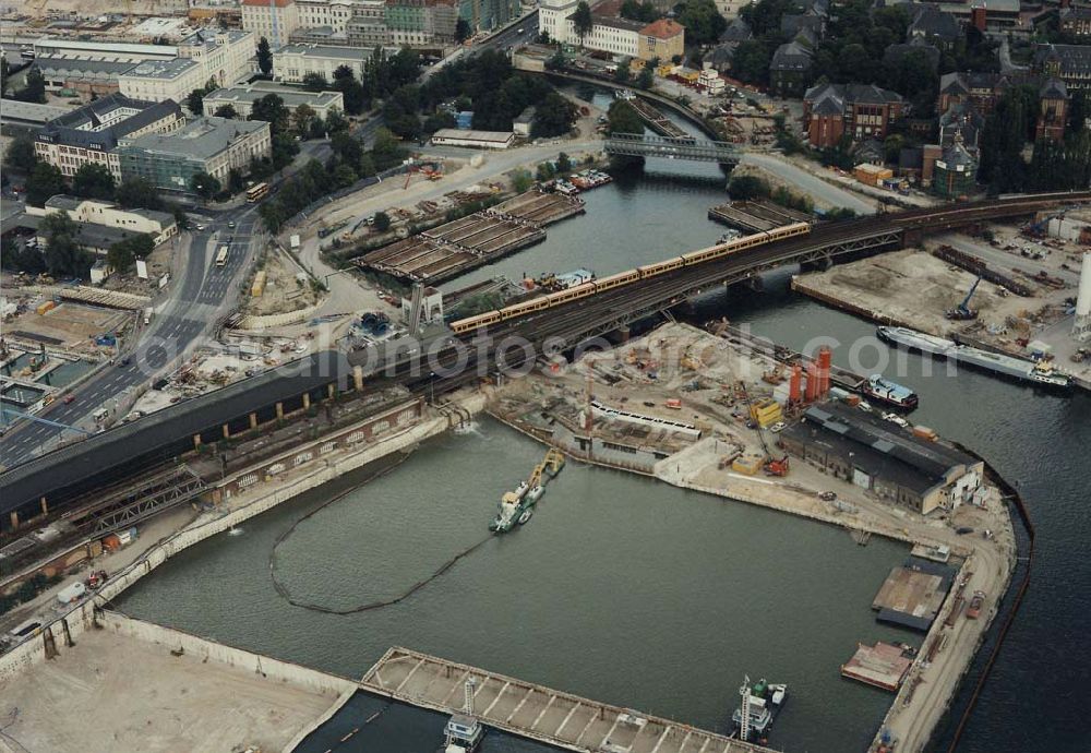 Berlin from above - Neuer S-Bahnzug der Baureihe 481 (DWA-AG) im Berliner Stadtzentrum 18.09.1997