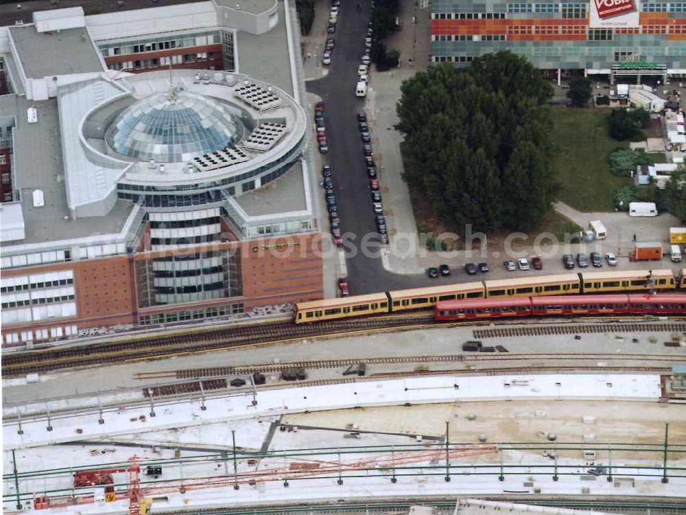 Aerial photograph Berlin - Neuer S-Bahnzug der Baureihe 481 (DWA-AG) im Berliner Stadtzentrum 18.09.1997