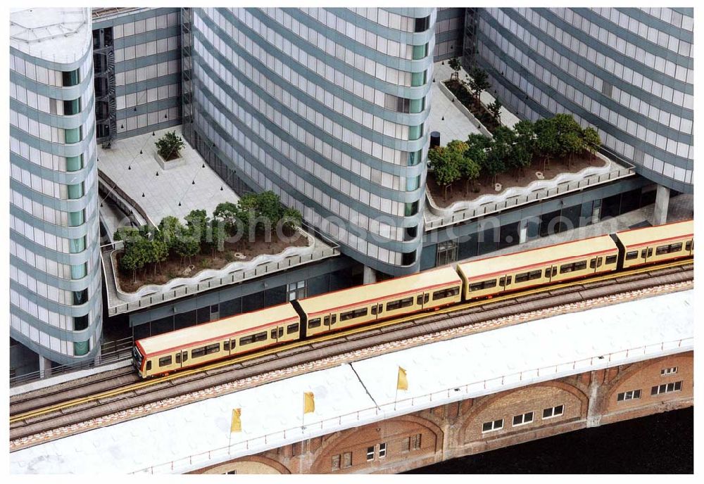 Aerial image Berlin - Neuer S-Bahnzug der Baureihe 481 (DWA-AG) im Berliner Stadtzentrum 18.09.1997