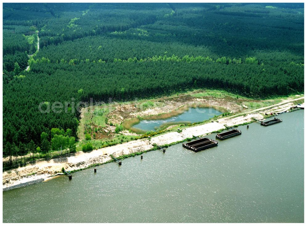 Niegripp / Sachsen-Anhalt from the bird's eye view: Neuer Laichteich am Elbe-Havel-Kanal an der Schleuse Niegripp im Rahmen der Ausgleichs- und Ersatzmaßnahmen am Wasserstraßenkreuz Magdeburg / Elbe-Havel-Kanal. Ein Projekt des Wasserstraßenneubauamtes Magdeburg