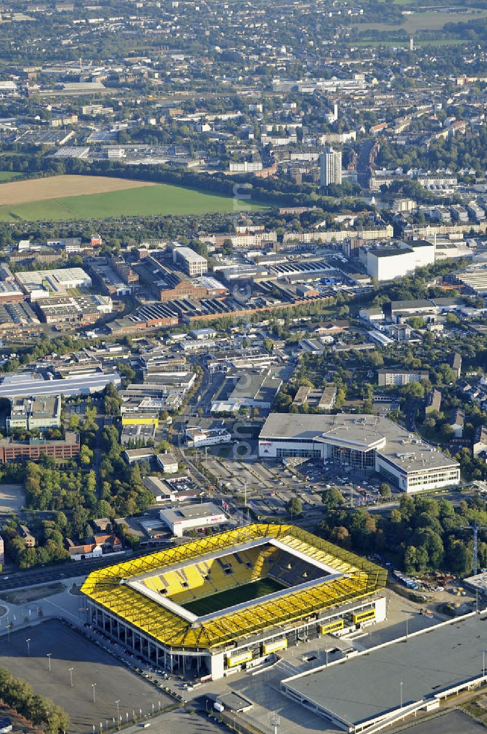 Aachen from above - Das neu errichtete Stadion des Fußballklubs Alemannia Aachen, der Neue Tivoli. Es wurde 2009 eröffnet, bietet Platz für bis zu 33.000 Zuschauern und liegt im Sportpark Soers. The newly built stadium of the football club Alemannia Aachen, the new Tivoli. It was opened in 2009, holds up to 33,000 spectators and is located in the Sportpark Soers.