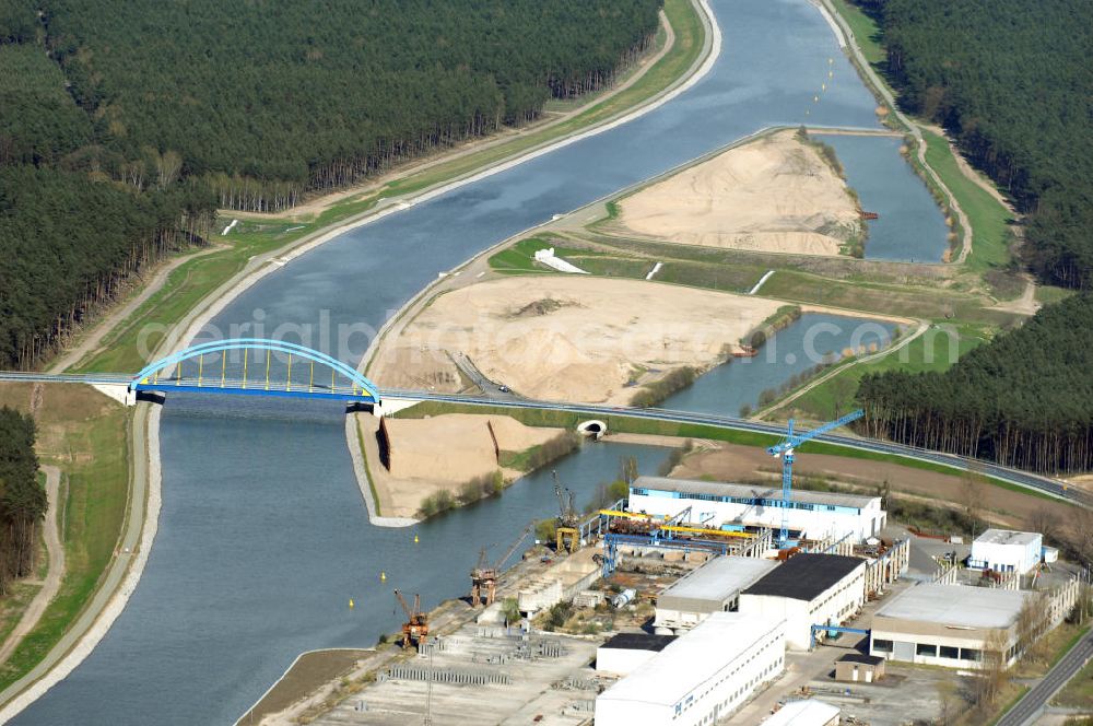 Eberswalde from above - Blick auf den verlegten Oder-Havel-Kanal. Dieser wurde für den Betrieb mit hochseetauglichen Schiffen ausgebaut. Dazu wurde nördlich von Eberswalde das Kanalbett umgeleitet, um als Ersatz für die Kanalbrücke einen Tunnel unter dem neuen Kanal zu bauen.