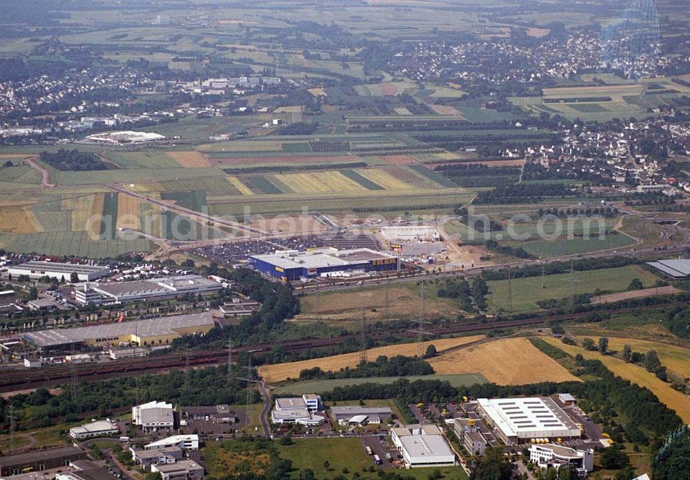 Koblenz from above - : Neueröffnung des ersten IKEA Möbel-Kompetenz-Zentrum in Deutschland auf insgesamt 115.000 Quadratmetern Grundstücksfläche.In den Zentren haben Einzelhändler rund um das Thema „Wohnen“ die Möglichkeit, Verkaufsflächen anzumieten. Es werden zusätzliche 150 Arbeitsplätze geschaffen. Als erster Partner von IKEA wird die Firma Saturn Ende Oktober 2006 einen Markt eröffnen. Die gesamten Investitionskosten in das Möbel-Kompetenz-Zentrum betragen ca. 45 Mio. Euro. Es werden ca. 2.075 Parkplätze für Kunden zur Verfügung stehen. Weitere Zentren sind unter an derem in Würzburg, Köln und Bremen geplant.