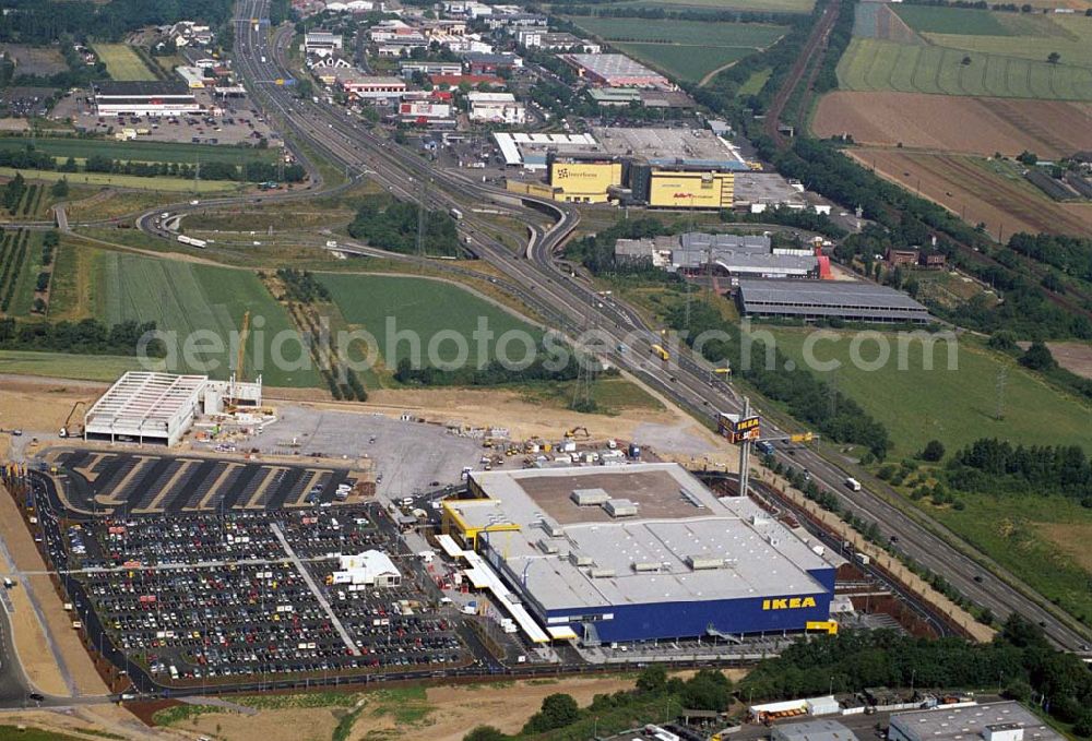 Aerial image Koblenz - : Neueröffnung des ersten IKEA Möbel-Kompetenz-Zentrum in Deutschland auf insgesamt 115.000 Quadratmetern Grundstücksfläche.In den Zentren haben Einzelhändler rund um das Thema „Wohnen“ die Möglichkeit, Verkaufsflächen anzumieten. Es werden zusätzliche 150 Arbeitsplätze geschaffen. Als erster Partner von IKEA wird die Firma Saturn Ende Oktober 2006 einen Markt eröffnen. Die gesamten Investitionskosten in das Möbel-Kompetenz-Zentrum betragen ca. 45 Mio. Euro. Es werden ca. 2.075 Parkplätze für Kunden zur Verfügung stehen. Weitere Zentren sind unter an derem in Würzburg, Köln und Bremen geplant.