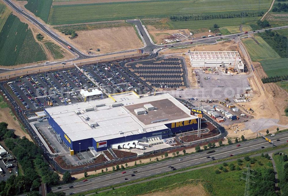 Aerial image Koblenz - : Neueröffnung des ersten IKEA Möbel-Kompetenz-Zentrum in Deutschland auf insgesamt 115.000 Quadratmetern Grundstücksfläche.In den Zentren haben Einzelhändler rund um das Thema „Wohnen“ die Möglichkeit, Verkaufsflächen anzumieten. Es werden zusätzliche 150 Arbeitsplätze geschaffen. Als erster Partner von IKEA wird die Firma Saturn Ende Oktober 2006 einen Markt eröffnen. Die gesamten Investitionskosten in das Möbel-Kompetenz-Zentrum betragen ca. 45 Mio. Euro. Es werden ca. 2.075 Parkplätze für Kunden zur Verfügung stehen. Weitere Zentren sind unter an derem in Würzburg, Köln und Bremen geplant.