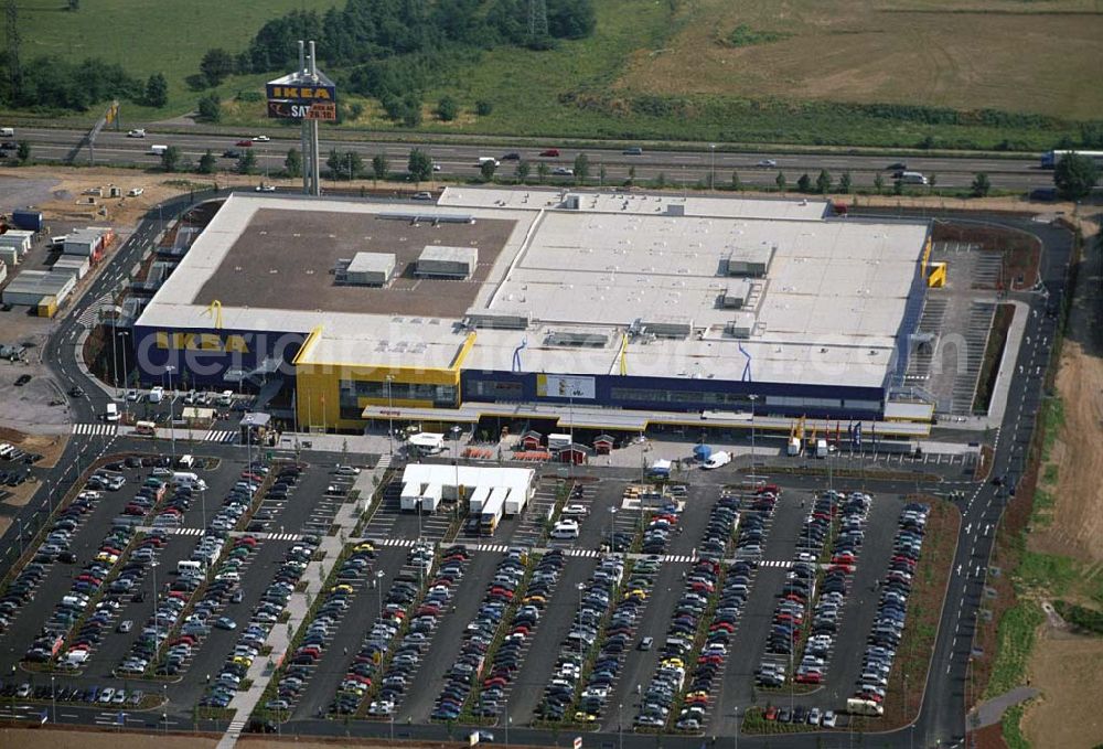 Koblenz from the bird's eye view: : Neueröffnung des ersten IKEA Möbel-Kompetenz-Zentrum in Deutschland auf insgesamt 115.000 Quadratmetern Grundstücksfläche.In den Zentren haben Einzelhändler rund um das Thema „Wohnen“ die Möglichkeit, Verkaufsflächen anzumieten. Es werden zusätzliche 150 Arbeitsplätze geschaffen. Als erster Partner von IKEA wird die Firma Saturn Ende Oktober 2006 einen Markt eröffnen. Die gesamten Investitionskosten in das Möbel-Kompetenz-Zentrum betragen ca. 45 Mio. Euro. Es werden ca. 2.075 Parkplätze für Kunden zur Verfügung stehen. Weitere Zentren sind unter an derem in Würzburg, Köln und Bremen geplant.