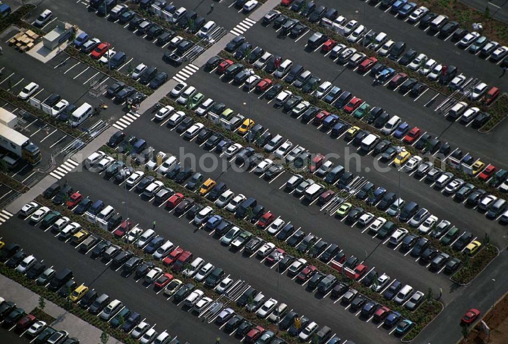 Koblenz from the bird's eye view: : Neueröffnung des ersten IKEA Möbel-Kompetenz-Zentrum in Deutschland auf insgesamt 115.000 Quadratmetern Grundstücksfläche.In den Zentren haben Einzelhändler rund um das Thema „Wohnen“ die Möglichkeit, Verkaufsflächen anzumieten. Es werden zusätzliche 150 Arbeitsplätze geschaffen. Als erster Partner von IKEA wird die Firma Saturn Ende Oktober 2006 einen Markt eröffnen. Die gesamten Investitionskosten in das Möbel-Kompetenz-Zentrum betragen ca. 45 Mio. Euro. Es werden ca. 2.075 Parkplätze für Kunden zur Verfügung stehen. Weitere Zentren sind unter an derem in Würzburg, Köln und Bremen geplant.