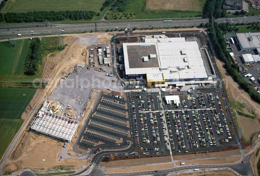 Aerial image Koblenz - : Neueröffnung des ersten IKEA Möbel-Kompetenz-Zentrum in Deutschland auf insgesamt 115.000 Quadratmetern Grundstücksfläche.In den Zentren haben Einzelhändler rund um das Thema „Wohnen“ die Möglichkeit, Verkaufsflächen anzumieten. Es werden zusätzliche 150 Arbeitsplätze geschaffen. Als erster Partner von IKEA wird die Firma Saturn Ende Oktober 2006 einen Markt eröffnen. Die gesamten Investitionskosten in das Möbel-Kompetenz-Zentrum betragen ca. 45 Mio. Euro. Es werden ca. 2.075 Parkplätze für Kunden zur Verfügung stehen. Weitere Zentren sind unter an derem in Würzburg, Köln und Bremen geplant.