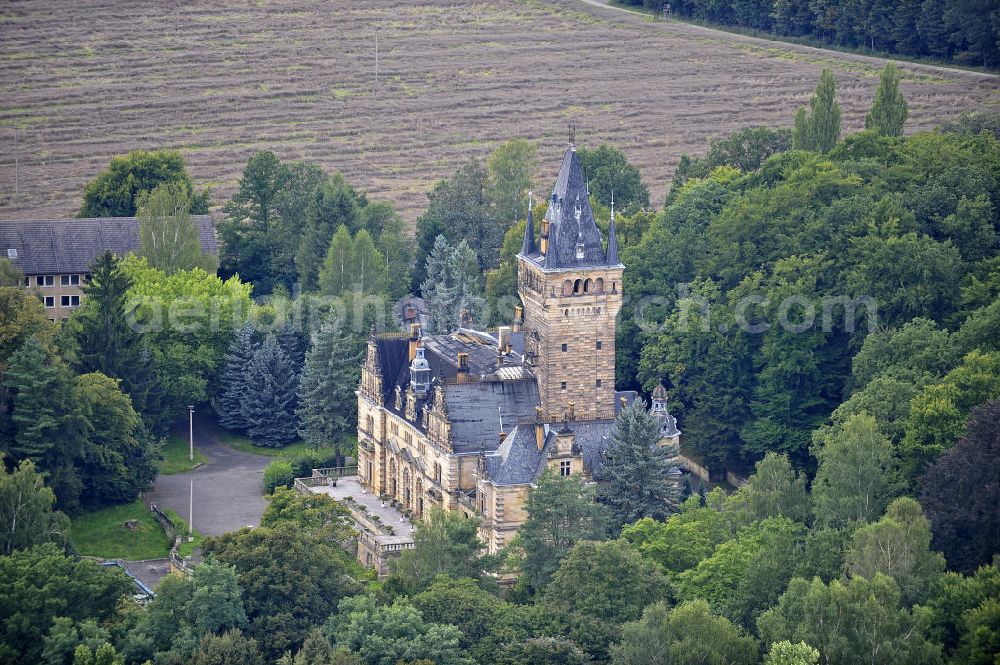 Aerial photograph Hummelshain - Das Neue Jagdschloss Hummelshain. Es wurde 1880 bis 1885 im Stil der Neorenaissance erbaut und diente als Jagd- und Sommerresidenz der Herzöge Sachsen-Altenburg und des letzten deutschen Kaisers Wilhelm II. König von Preußen. View of the New Hunting Chateau Hummelshain. It was built from 1880 to 1885 served as a hunting lodge and summer residence of the Dukes of Sachsen-Altenburg and the last German Emperor Wilhelm II, King of Prussia.